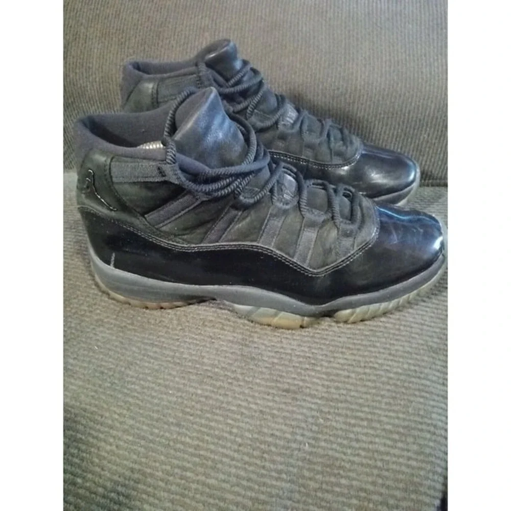 Nike Shoes Men's 8.5 Air Jordan 11 Retro 
